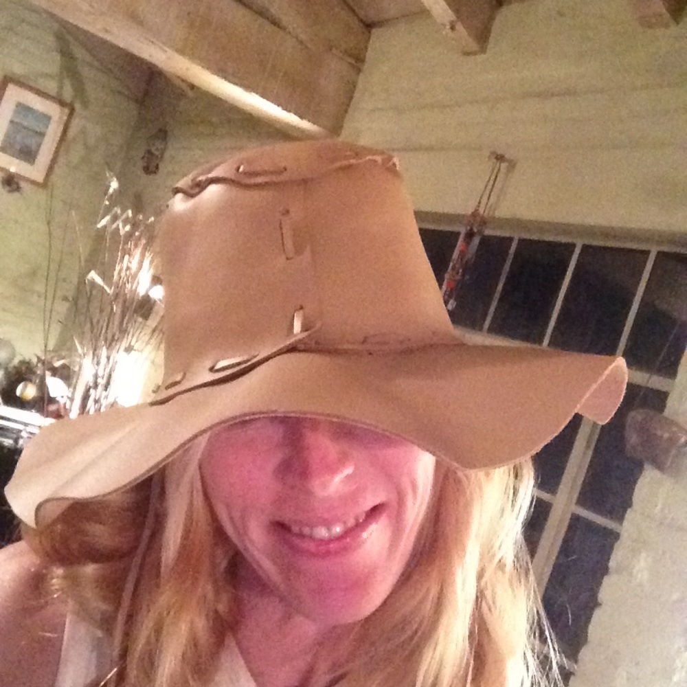 1LEFT !HOST PICK 🩷RARE LACK OF COLOR LEATHER hat - Picture 5 of 7